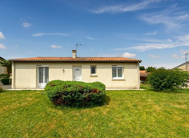 Maison de plain-pied à vendre 151 200 € 3 pièces 2<br/>chambres 80 m²<br/>superficie 672 m²<br/>terrain Nord Saint-Astier 24110