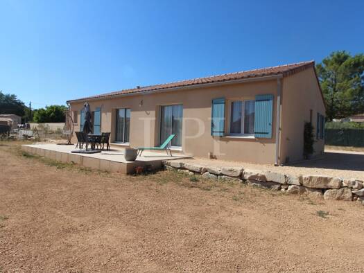 Maison de plain-pied à vendre 450 000 € 5 pièces 4 chambres 125 m² 1 335 m² de terrain Saint Saturnin les Apt 84490