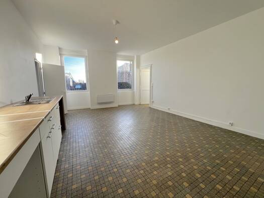 Appartement à vendre 159 750 € 3 pièces 2 chambres 71 m² Étage 2/2 Paimbœuf 44560