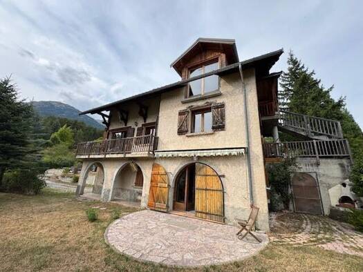 Maison à vendre 690 000 € 6 pièces 4 chambres 172 m² 921 m² de terrain Les Ecarts Embrun 05200