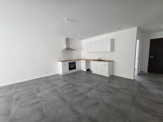 Maison de plain-pied à louer 1 250 € 4 pièces 3 chambres 77,6 m² Targon 33760