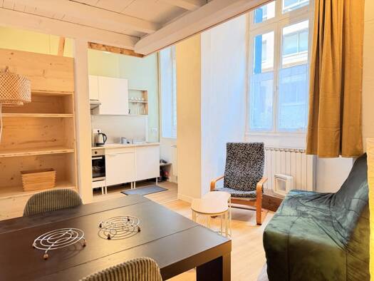 Duplex à louer 1 000 € 3 pièces 2 chambres 40 m² RDC Pentes de la croix-rousse Lyon 1er arrondissement 69001