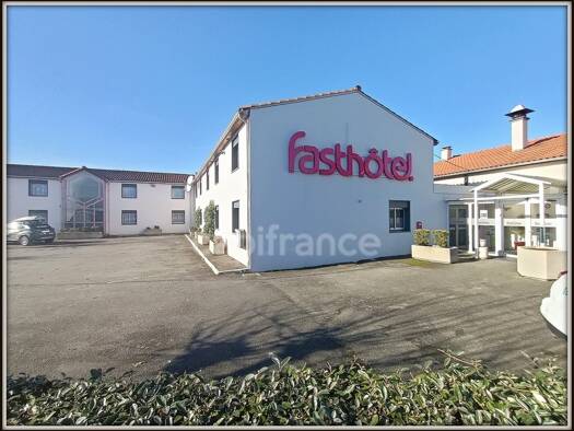 Hôtel à vendre Fonds de commerce 299 000 € 40 pièces 800 m² d'espace de restauration Séméac 65600