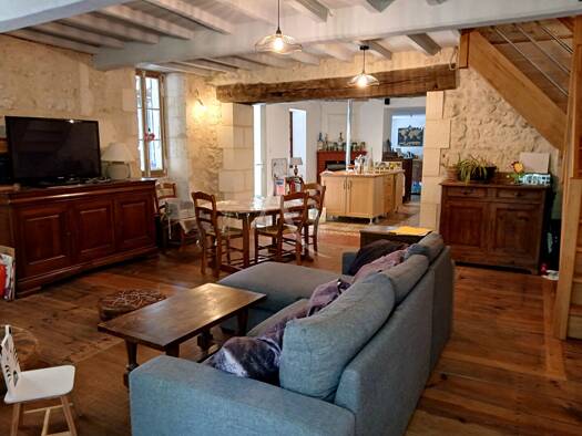Maison à vendre 229 500 € 4 pièces 3 chambres 140 m² 5 197 m² de terrain Gemozac 17260