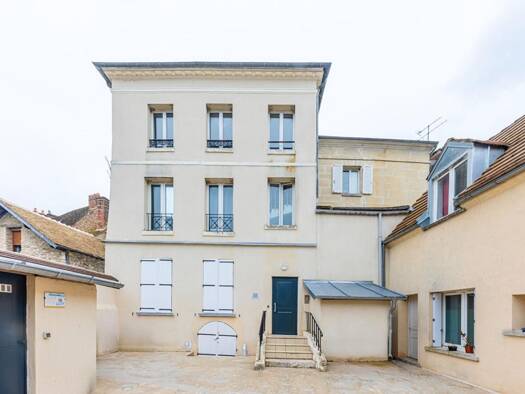 Immeuble à vendre 1 280 000 € 833 m² Magny-en-Vexin 95420