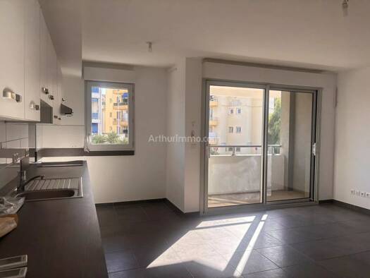 Appartement à vendre 280 000 € 3 pièces 2 chambres 58,75 m² Étage 1/4 Centre-Haut de Cagnes Cagnes-sur-Mer 06800