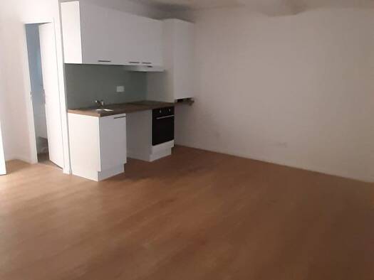 Appartement à louer 409 € 1 pièce 26,7 m² 2ème étage Centre Ville Clermont-l'Hérault 34800