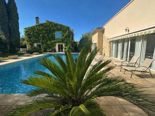 Villa à vendre 950 000 € 8 pièces 4 chambres 293 m² 1 500 m² de terrain Les Hameaux Saint-Victoret 13730
