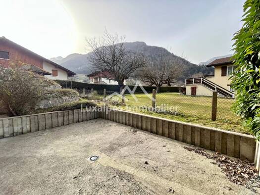 Appartement à louer 1 200 € 2 pièces 1 chambre 71,1 m² RDC/1 Nord Thônes 74230