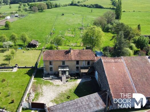 Ferme à vendre 173 000 € 7 pièces 4 chambres 218 m² 9 232 m² de terrain Coiffy-le-Bas 52400