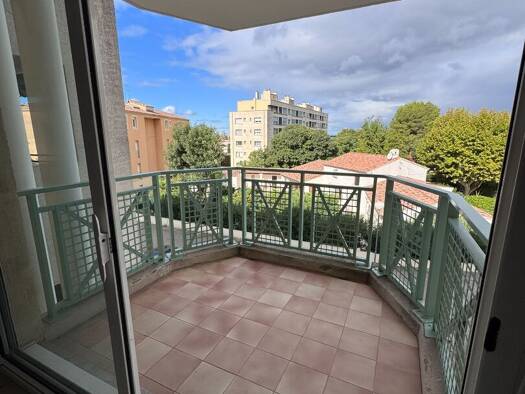 Appartement à vendre 125 000 € 1 pièce 31 m² 2ème étage La Valentine-Les Hautes Viougues Salon-de-Provence 13300