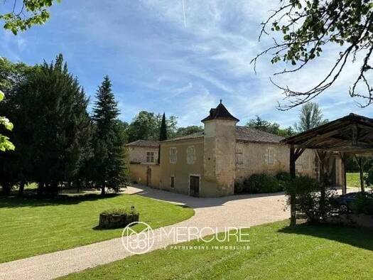 Château à vendre 1 150 000 € 10 pièces 6 chambres 321,7 m² 20 600 m² de terrain Auch 32000