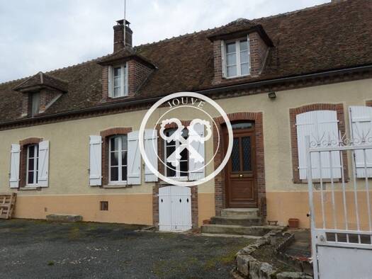 Ferme à vendre 170 000 € 6 pièces 3 chambres 143 m² 2 190 m² de terrain Courgenay 89190