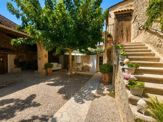Maison à vendre 410 000 € 6 pièces 4 chambres 160 m² 350 m² de terrain Saint-Martin-de-la-Brasque 84760