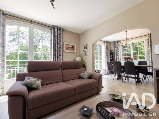Maison à vendre 294 000 € 10 pièces 5 chambres 166,53 m² 3 005 m² de terrain Chauché 85140