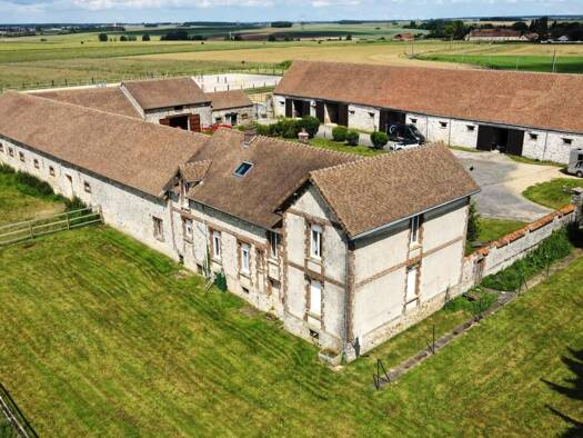 Ferme à vendre 1 590 000 € 7 pièces 5 chambres 250 m² 50 000 m² de terrain Centre Sud Nangis 77370