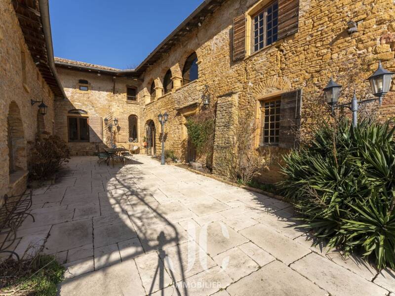 Maison à vendre, 354m², VILLE SUR JARNIOUX