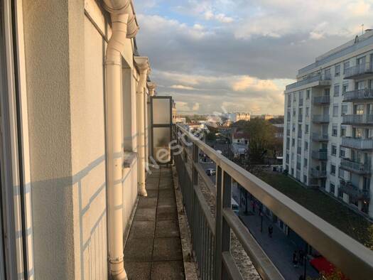 Appartement à louer 932 € 2 pièces 1 chambre 38 m² Étage 5/5 Centre Ville Rosny-sous-Bois 93110