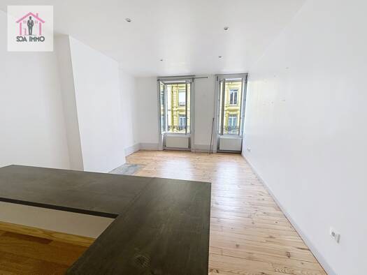 Appartement à louer 585 € 2 pièces 1 chambre 55 m² Étage 3/4 Saint-Étienne 42000