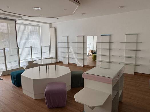 Local commercial à vendre 186 700 € 160 m² de surface de vente Centre Ville Romorantin-Lanthenay 41200