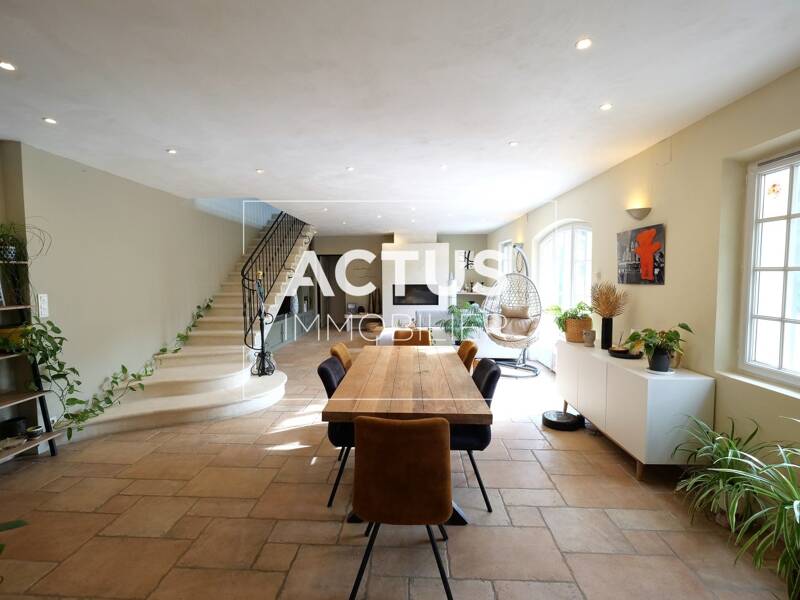 Maison à vendre, 213m², PELISSANNE