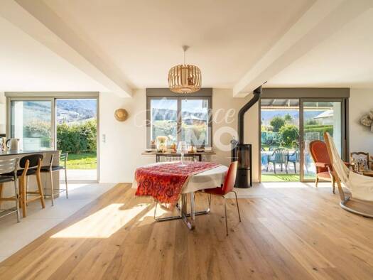 Maison à vendre 1 270 000 € 10 pièces 5 chambres 205 m² 1 218 m² de terrain Sud Saint-Jorioz 74410