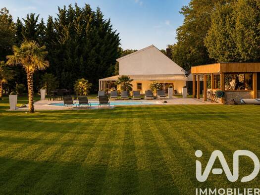 Maison à vendre 629 000 € 10 pièces 4 chambres 412 m² 4 850 m² de terrain Bourg et Hameaux Rive Droite Villeneuve-sur-Yonne 89500
