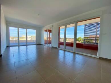 Appartement à louer 936 € 3 pièces 2 chambres 76 m² Dernier étage, Étage 3/3 Le Pontet 84130