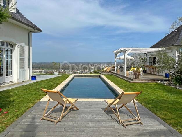 Villa à vendre 1 150 000 € 8 pièces 5 chambres 360 m² 2 460 m² de terrain Le Hameau Pau 64000