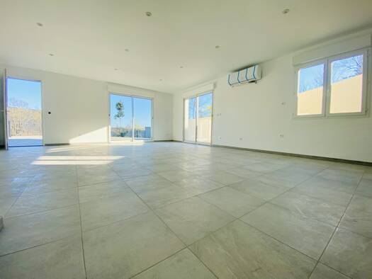 Maison de plain-pied à vendre 310 000 € 4 pièces 3 chambres 100 m² 782 m² de terrain Lodeve 34700