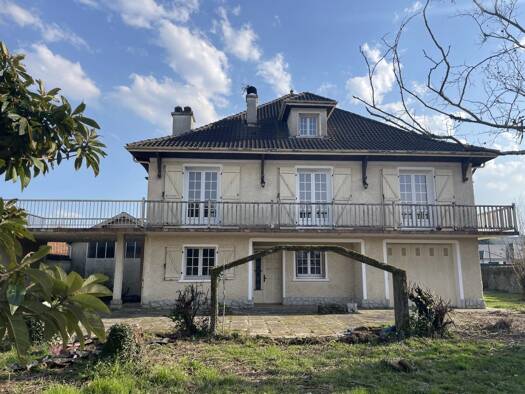 Maison à vendre 285 000 € 7 pièces 202 m² 1 331 m² de terrain Uzos 64110