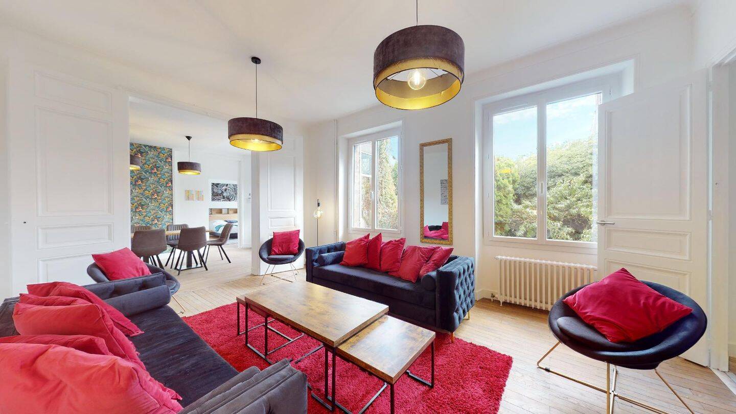 Maison 16 pièces — 1