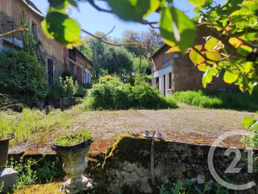 Maison à vendre 98 000 € 9 pièces 3 chambres 79,3 m² 2 880 m² de terrain Dampierre sous Bouhy 58310