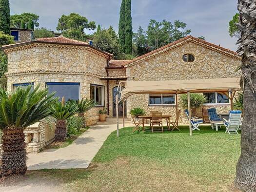 Villa à louer 4 500 € 6 pièces 4 chambres 199,4 m² 1 970 m² de terrain Châteauneuf-Grasse 06740