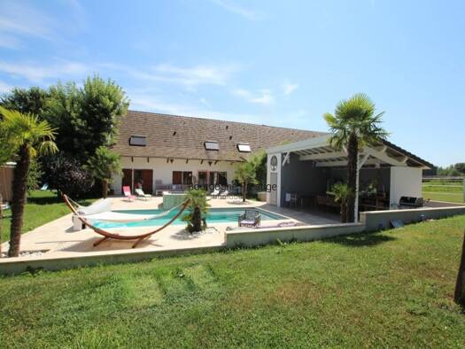 Maison à vendre 599 000 € 7 pièces 3 chambres 210 m² 32 874 m² de terrain Centre Ville Tournus 71700