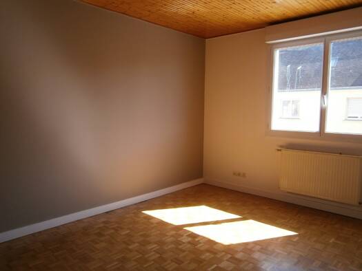 Appartement à louer 582 € 4 pièces 3 chambres 82 m² 1er étage Allaire 56350