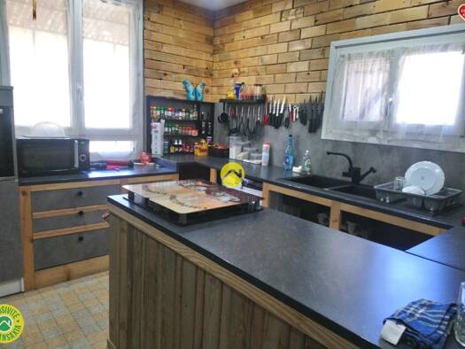 Maison à vendre 93 500 € 4 pièces 3 chambres 71 m² 816 m² de terrain Centre Ville Saint-Amand-Montrond 18200