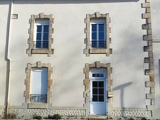 Maison de ville à vendre 185 000 € 5 pièces 3 chambres 116 m² 300 m² de terrain La Crèche 79260