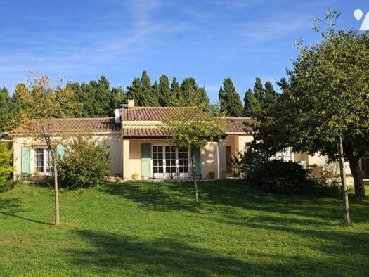 Maison de plain-pied à vendre 540 800 € 5 pièces 4 chambres 148 m² 5 737 m² de terrain Eyguières 13430