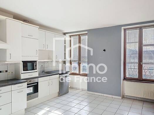 Appartement à louer 1 015 € 4 pièces 3 chambres 153 m² Étage 2/2 Nierme et Geilles Oyonnax 01100