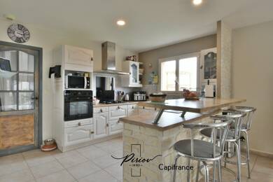 Maison de plain-pied à vendre 230 000 € 6 pièces 3 chambres 132 m² 611 m² de terrain Le Coudray-Macouard 49260