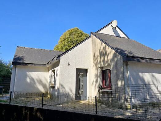 Maison de plain-pied à vendre 177 000 € 3 pièces 2 chambres 83 m² 392 m² de terrain Locunolé 29310