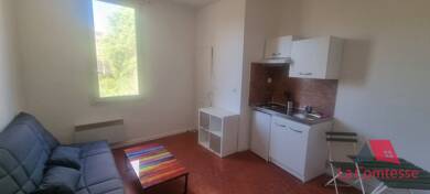 Appartement à louer 533 € 1 pièce 17 m² Dernier étage, Étage 2/2 Aix en Provence 13100
