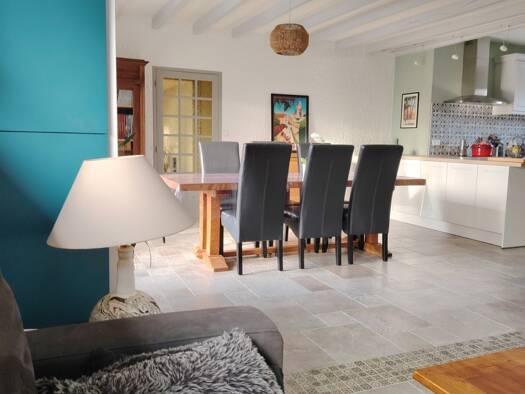 Maison de plain-pied à vendre 229 000 € 6 pièces 4 chambres 111 m² 1 949 m² de terrain Jarnac-Champagne 17520