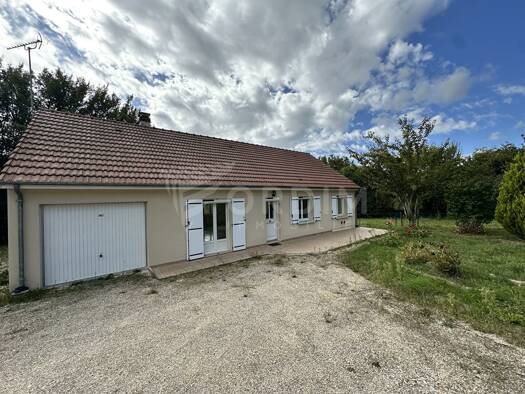 Maison de plain-pied à vendre 155 000 € 4 pièces 3 chambres 105 m² 3 204 m² de terrain Cernoy-en-Berry 45360