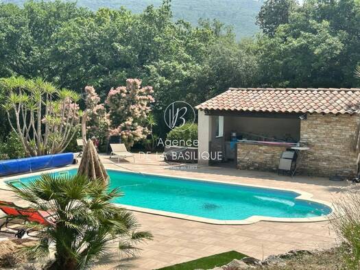 Maison à vendre 790 000 € 6 pièces 5 chambres 215 m² 10 000 m² de terrain Nord Ouest Saint-Maximin-la-Sainte-Baume 83470