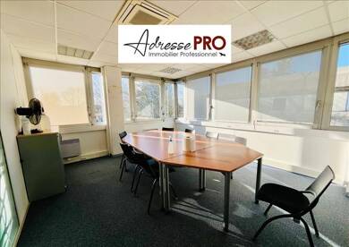 Local commercial à louer 2 100 € 205 m² de surface de vente Bordeaux 33000