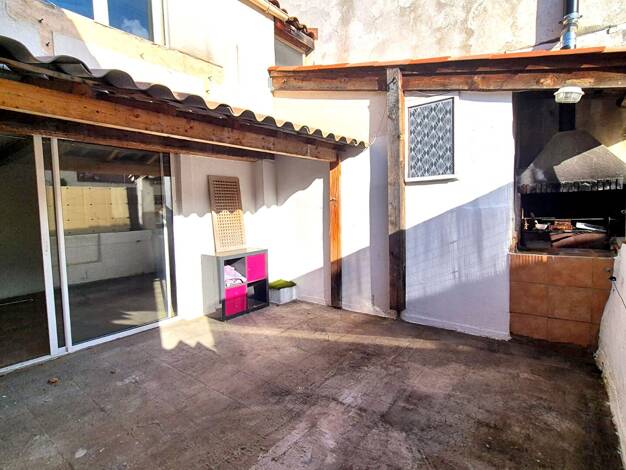 Appartement à vendre 154 000 € 3 pièces 2 chambres 48 m² Étage 1/2 Rocbaron 83136