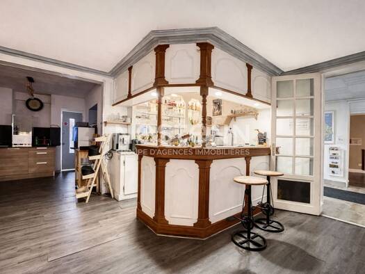 Boutique à vendre Fonds de commerce 216 000 € 1 500 m² de surface de vente Bourbonne-les-Bains 52400