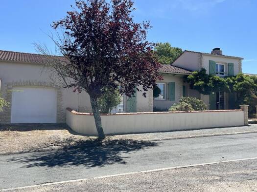 Maison à vendre 292 000 € 5 pièces 3 chambres 125 m² 689 m² de terrain Poiroux 85440